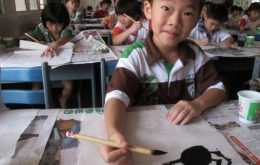 菩提班活動精彩又多元化，如這次孩子們學水墨畫。（圖：星洲日報）